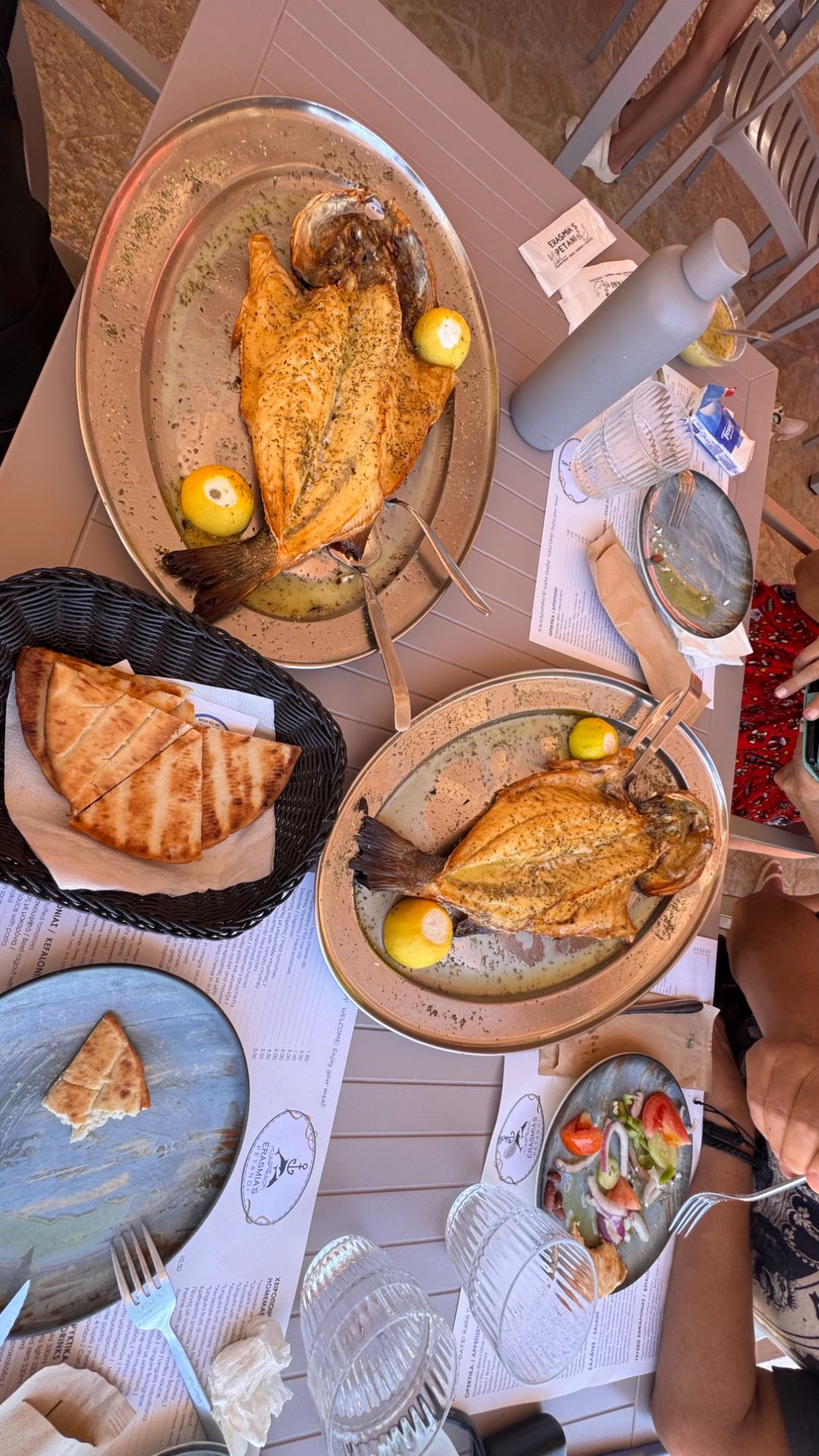 Taverna Erasmias Petani pesce fresco alla brace spiaggia Cefalonia